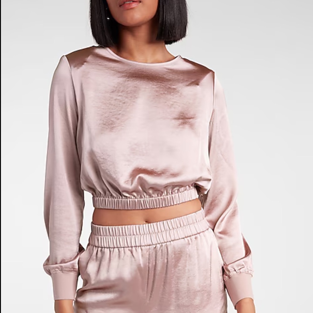 Express satin long sleeve stain crop top. Pink